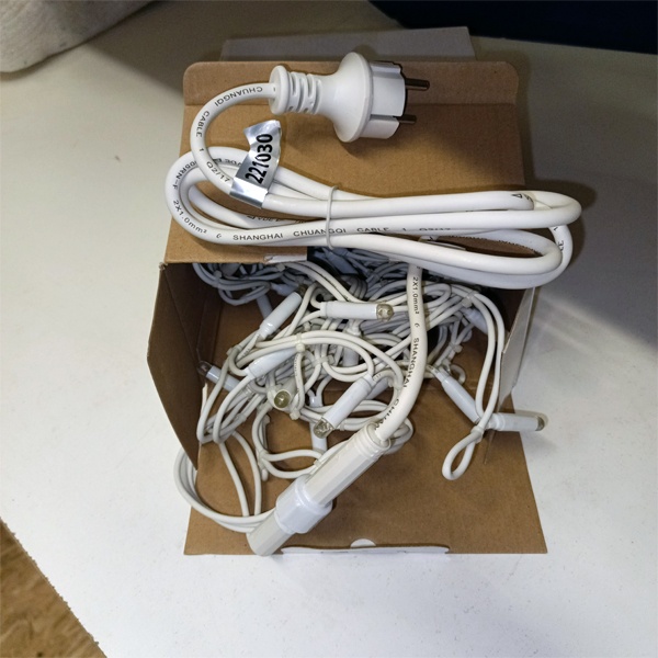 Уличная гирлянда Айсикл (бахрома) светодиодная, 4.0 х 0.6 м, белый провод КАУЧУК, 230 В, 128 LED, синяя Neon-Night