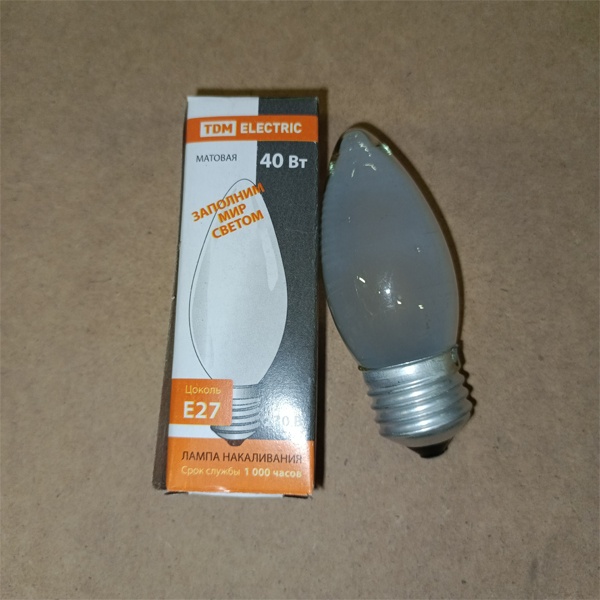Обычная вольфрамовая лампа формы свеча мощностью 40 Вт на 220 Вольт с цоколем E27 общего назначения