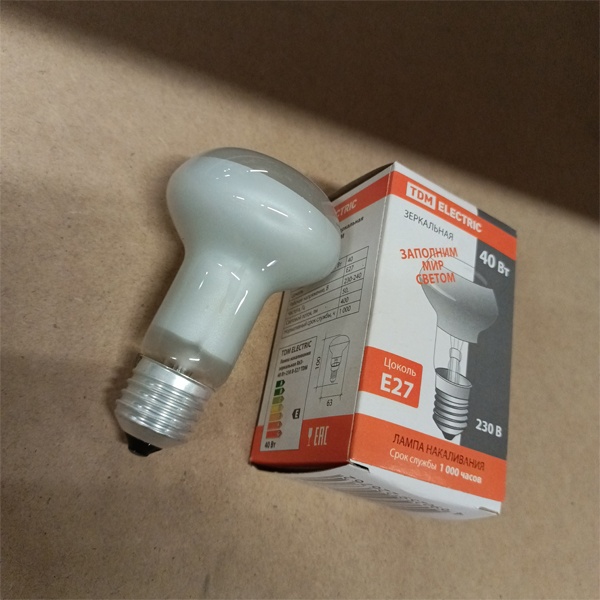 Обычная вольфрамовая лампа рефлекторная мощностью 40 Вт на 220 Вольт с цоколем E27 акцентного освещения