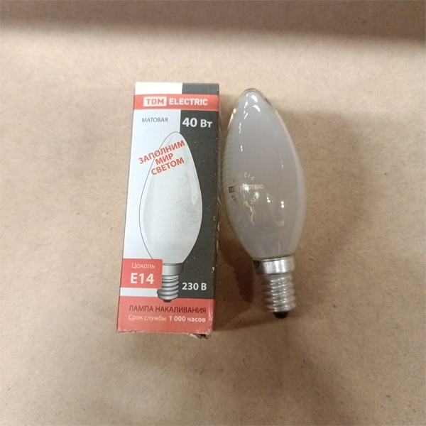 Обычная вольфрамовая лампа формы свеча мощностью 40 Вт на 220 Вольт с цоколем E14 миньон общего назначения