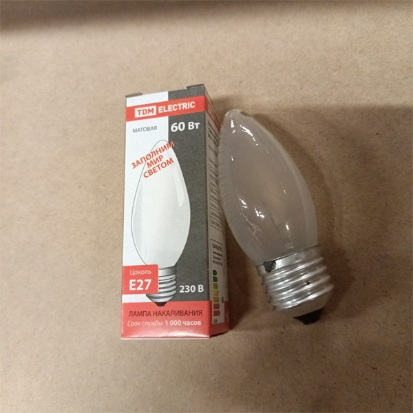 Обычная вольфрамовая лампа формы свеча мощностью 60 Вт на 220 Вольт с цоколем E27 миньон общего назначения