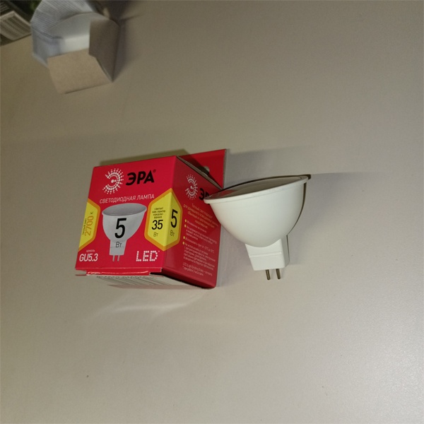 Энергосберегающая LED лампочка для точечных светильников, мощностью 5 Вт, с цоколем GU5.3 теплый свет
