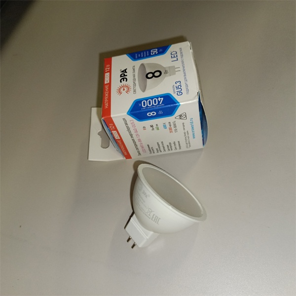 Низковольтная энергосберегающая LED лампочка мощностью 8 Ватт с цоколем GU5,3 белый свет