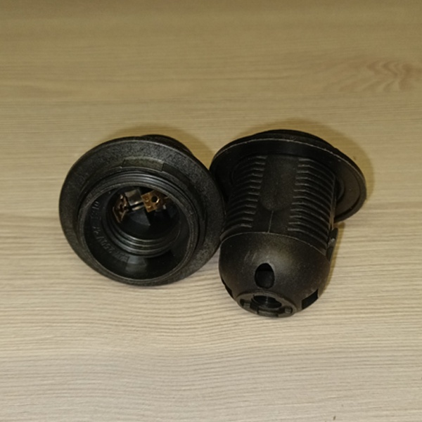 Патрон пластиковый с кольцом ТДМ, под лампы с цоколем E27, черного цвета