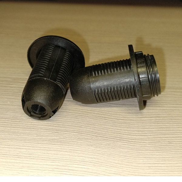 Патрон пластиковый с кольцом ТДМ, под лампы с цоколем E14, черного цвета