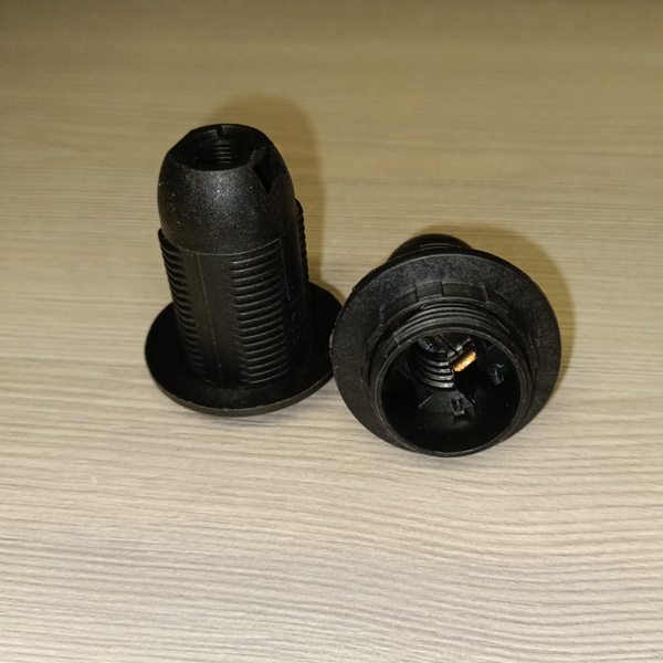 Патрон пластиковый с кольцом ТДМ, под лампы с цоколем E14, черного цвета