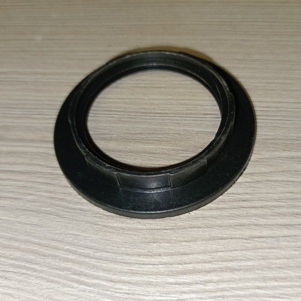 Прижимное кольцо для патрона E27 черного цвета