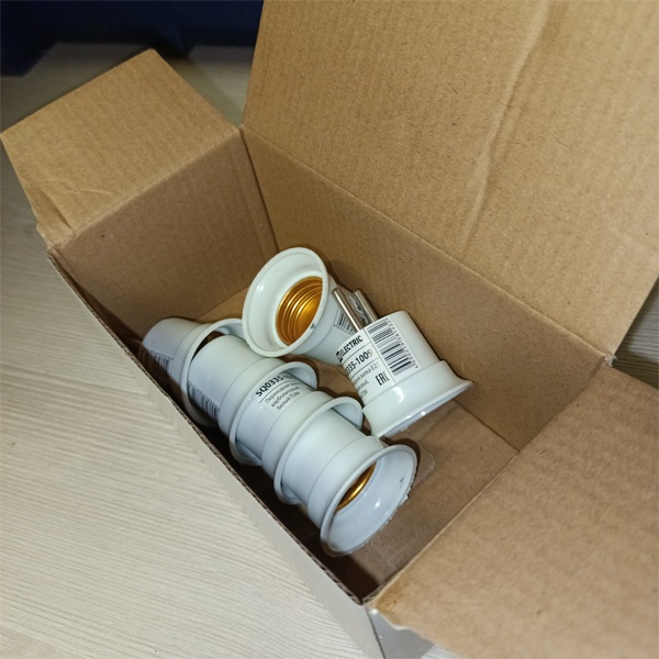 Адаптер для ламп с электрической вилки на резьбовой патрон Е27