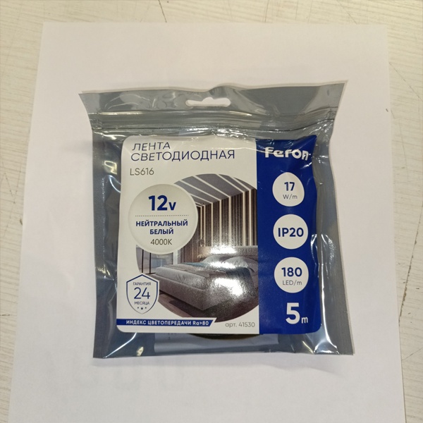Светодиодная лента Ферон модели LS616 мощностью 17 Вт/м длиной 5 метров нейтрального белого света, напряжением 12 Вольта