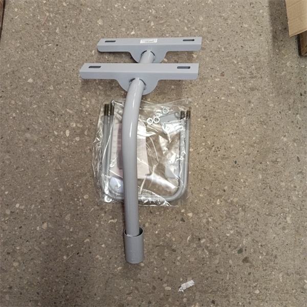 Кронштейн для консольных светильников, на опору с двумя хомутами, диаметр посадочной трубы 48 мм, темно-серый