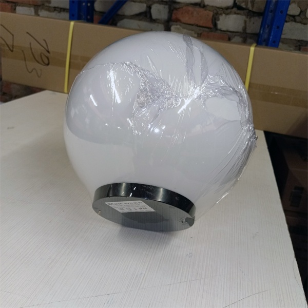 Уличный светильник Шар диаметром 300 мм для монтажа на столб, под лампу с цоколем Е27 мощностью до 100 Ватт, молочно-белого цвета