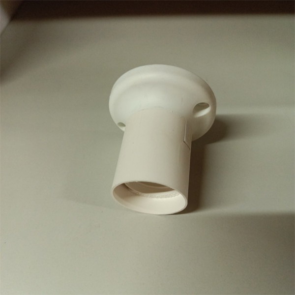 Патрон пластиковый ТДМ потолочного монтажа под лампы с цоколем E27, белого цвета