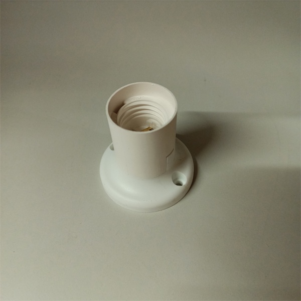 Патрон пластиковый ТДМ потолочного монтажа под лампы с цоколем E27, белого цвета