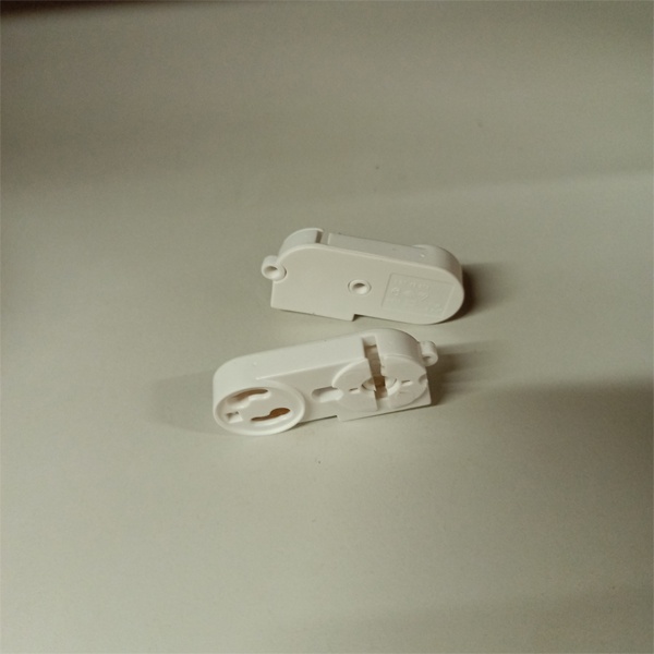 Накидной торцевой патрон G13 с фиксатором стартера для линейных люминесцентных ламп Т8