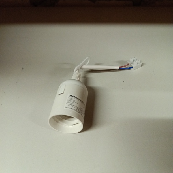 Белый подвесной ламподержатель с проводом и клеммником для ламп с цоколем Е27