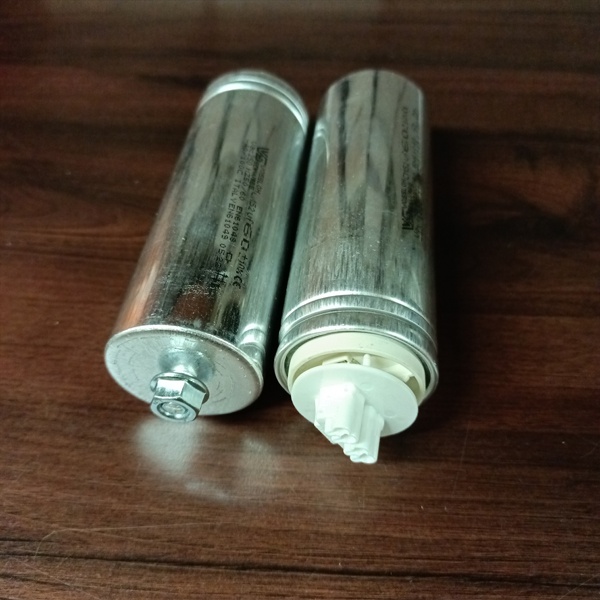 Конденсатор фирмы Vossloh Schwabe со значением емкости в 60 мкФ на 250 Вольт