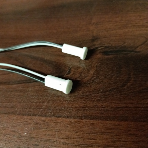 Патрон G4 для галогенных ламп.