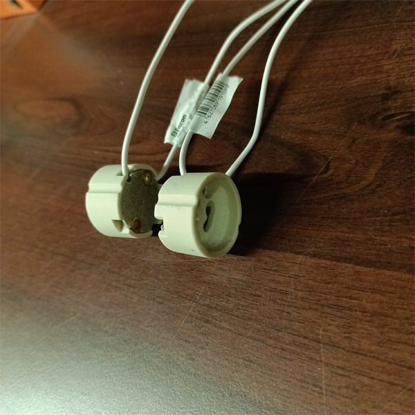 Патрон GU10-GX10 для галогенных ламп.