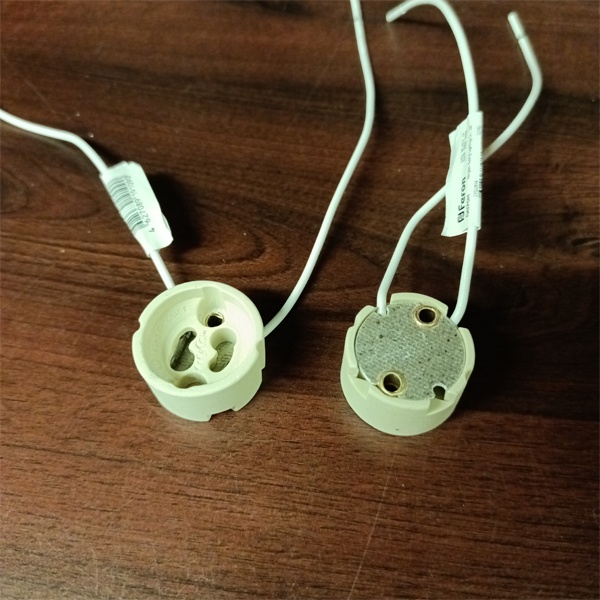 Патрон GU10-GX10 для галогенных ламп.