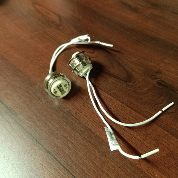 Керамический патрон для ламп G9 с проводом 150 мм и креплением, для светодиодных и галогенных ламп мощностью до 100 Вт, Ферон.