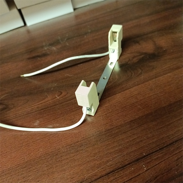 Керамический патрон RX7S на планке 114,2 мм. с проводом 1,0 кв.мм для газоразрядных ламп мощностью 70 Ватт.