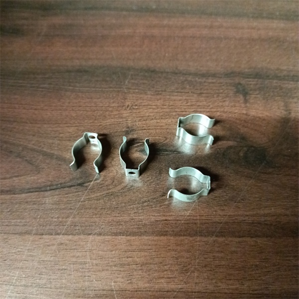 Клипса для крепления линейных люминесцентных ламп Т5 диаметром 16мм с цоколем G5.