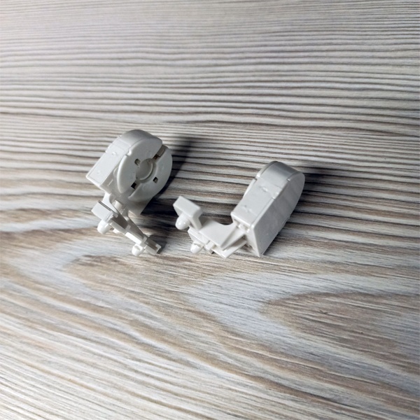 Вставной патрон G13 на ножках для линейных люминесцентных ламп Т8.