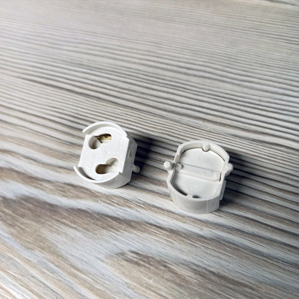 Патрон для стартеров на защёлках.