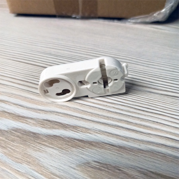 Торцевой патрон G13 со стартеродержателем на защёлках для линейных люминесцентных ламп Т8.