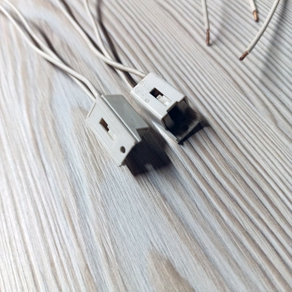 Патрон FM W4,3 для линейных люминесцентных ламп Т2.