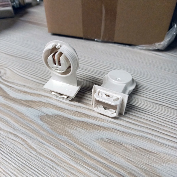 Одинарный патрон G5 со степенью защиты IP65 и защелками (система 151) для линейных люминесцентных ламп Т5.