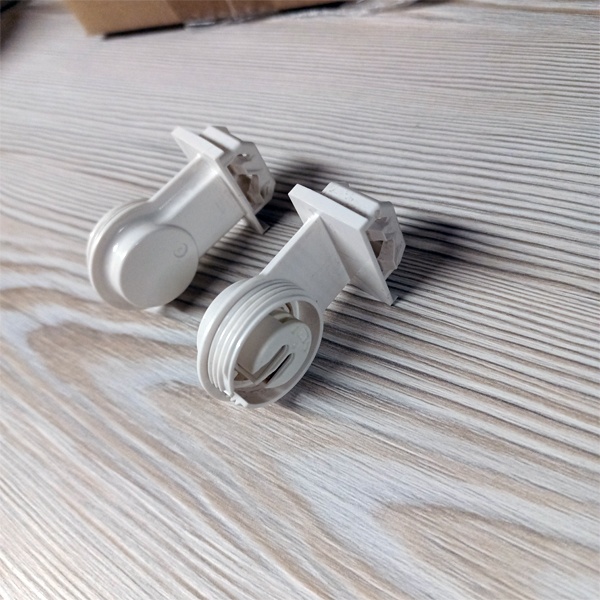 Одинарный патрон G5 со степенью защиты IP65 и защелками (система 151) для линейных люминесцентных ламп Т5.