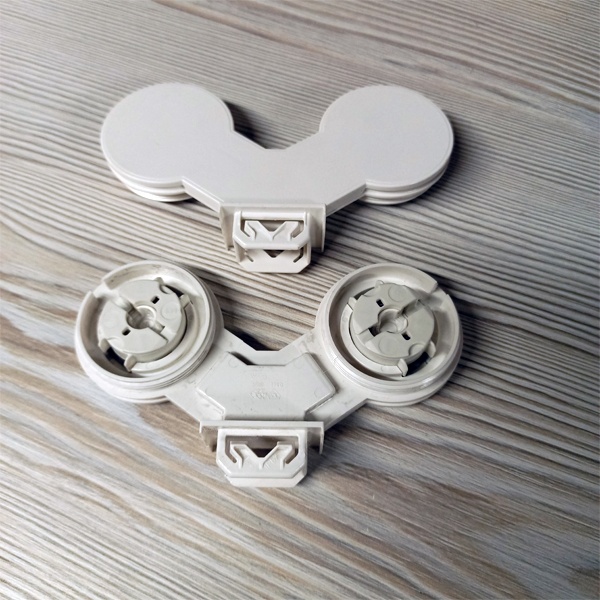 Двойной вставной патрон G13 со степенью защиты IP65 и защелками для металла (система 164) для линейных люминесцентных ламп Т8 и T12.