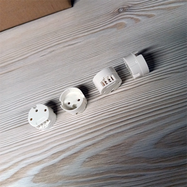 Накидной патрон G13 для линейных люминесцентных ламп Т8.