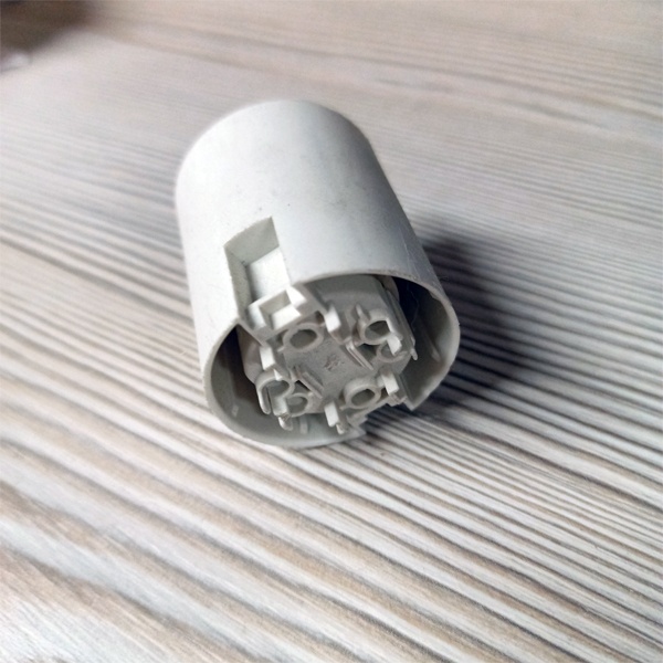 Патрон Е27 под защитный колпачёк термопласт 210° белый гладкий