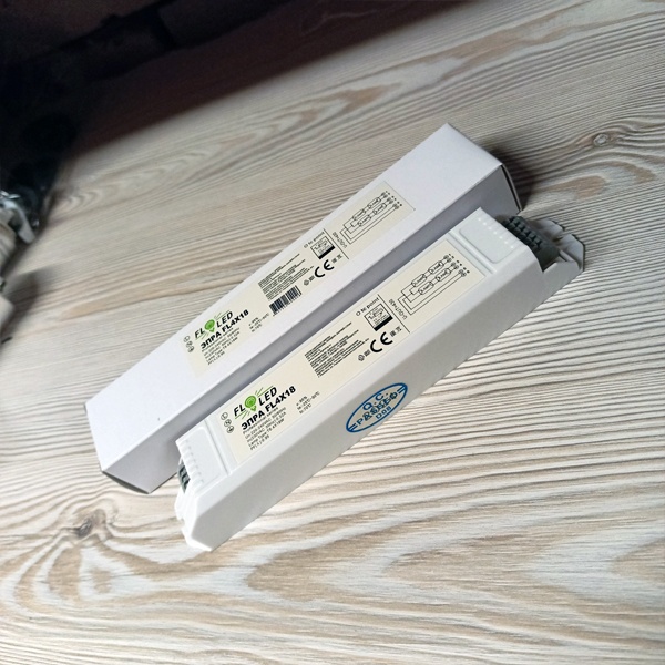 Электронный пускорегулирующий аппарат (ЭПРА) для двух и четырех люминесцентных ламп T8 с цоколем G13 мощностью 18 Ватт.