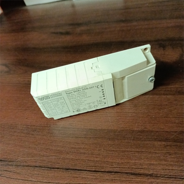 Электронный пускорегулирующий аппарат (ЭПРА) для металлогалогенных ламп мощностью 35 Ватт.