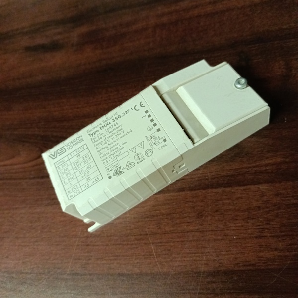 Электронный пускорегулирующий аппарат (ЭПРА) для металлогалогенных ламп мощностью 35 Ватт.