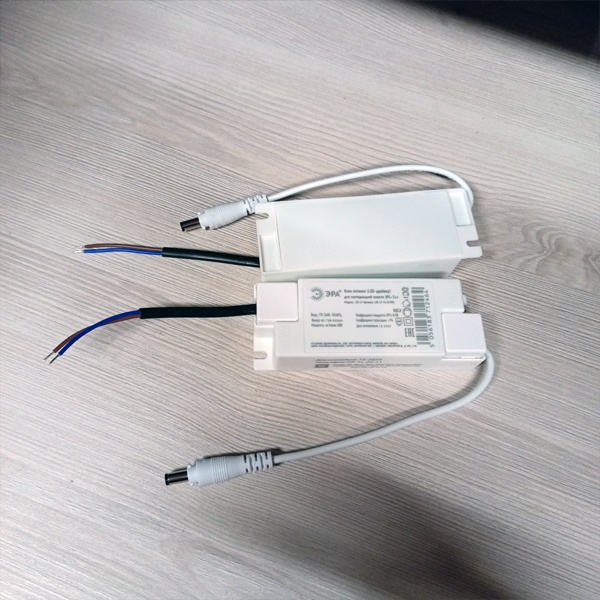Блок питания для потолочных лед светильников и панелей