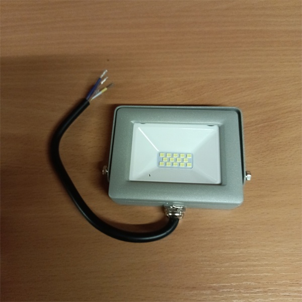 Прожектор светодиодный, влагозащищенный мощностью 10 Ватт, холодный дневной свет, серый