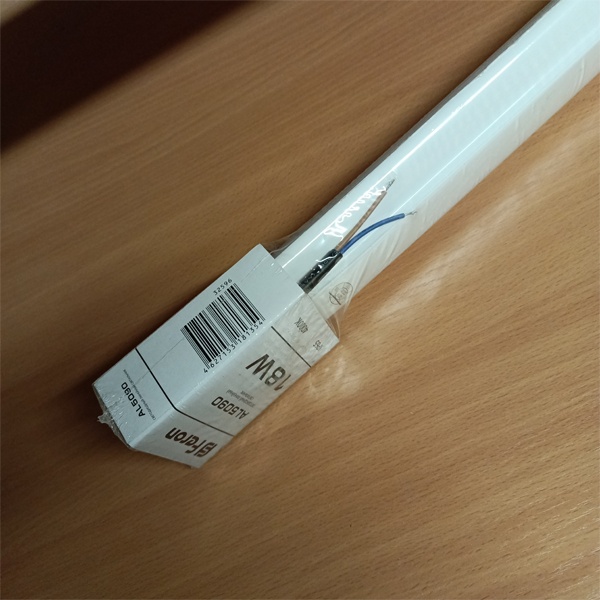 Пылевлагозащищенный линейный светодиодный светильник Ферон AL5090, 18 Вт, белый свет