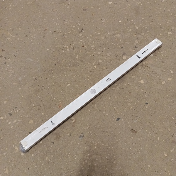 Штампованый потолочно-настенный белый светильник Ферон ДПО длиной 600 мм для LED ламп типа Т8 с цоколем 2*G13