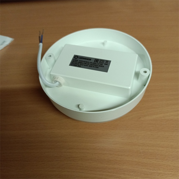 Светодиодный, влагозащищенный светильник Ледванс круглой формы с комбинированным датчиком движения и освещенности, мощностью 10 Ватт, белого света