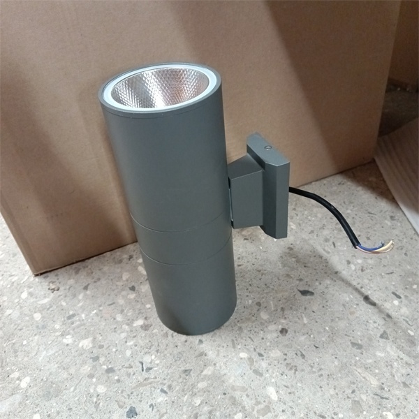 Накладной LED светильник Ферон декоративной подсветки два направления по 15 Ватт теплого белого света, в сером корпусе.