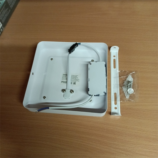 Белый тонкий квадратный LED светильник Гаусс Бэклайт с подсветкой, мощностью 6Вт+3Вт, белый свет.