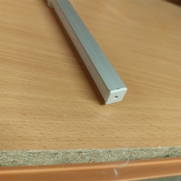 Гибкий анодированный угловой профиль для светодиодных лент, с комплектом крепежа и матовым квадратным экраном, габариты 16х16х2000 мм