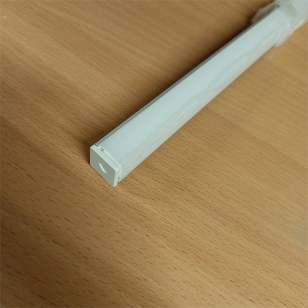 Гибкий анодированный угловой профиль для светодиодных лент, с комплектом крепежа и матовым квадратным экраном, габариты 16х16х2000 мм