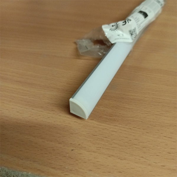 Гибкий анодированный угловой профиль для светодиодных лент, с комплектом крепежа и матовым закругленным экраном, габариты 16х16х2000 мм