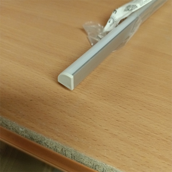 Гибкий анодированный угловой профиль для светодиодных лент, с комплектом крепежа и матовым закругленным экраном, габариты 16х16х2000 мм