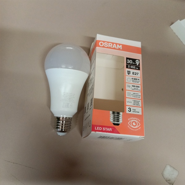 Энергосберегающая LED лампа Груша мощностью 20 Вт с цоколем E27 белого света